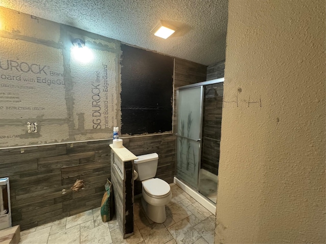 1909 Cloisters Dr Unit 1025, Arlington, TX 76011 - full bathroom with a shower stall, a textured ceiling, and a textured wall