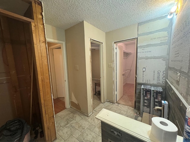 1909 Cloisters Dr Unit 1025, Arlington, TX 76011 - bathroom featuring a textured ceiling