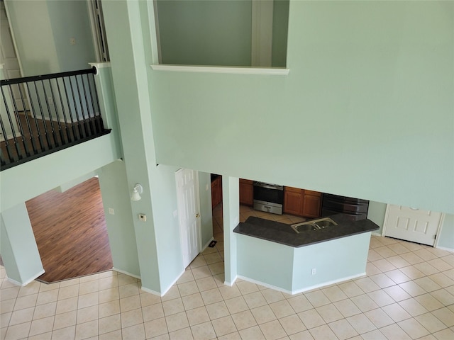 2001 Mark Twain Ln, Denton, TX 76210 - detailed view of a sink and oven