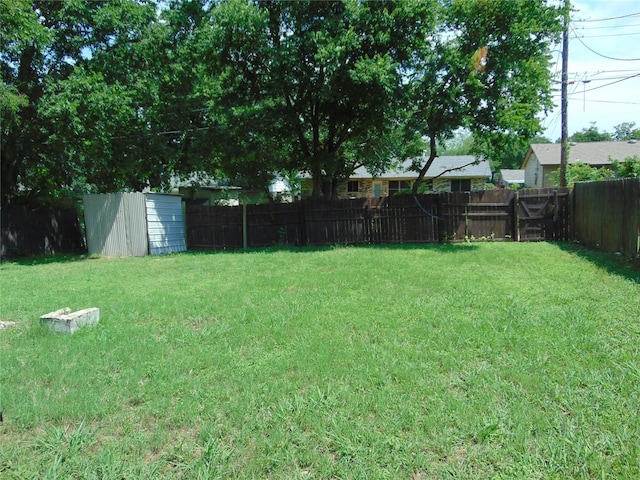 6207 Misty Wood Dr, Dallas, TX 75217 - view of fenced backyard