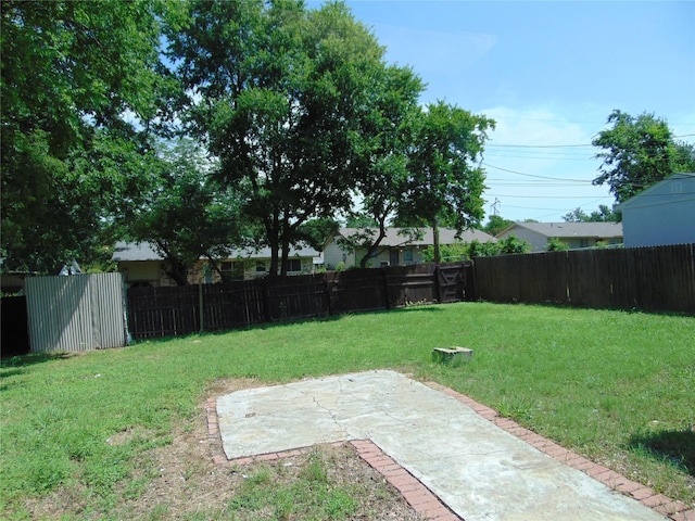 6207 Misty Wood Dr, Dallas, TX 75217 - fenced backyard with a patio
