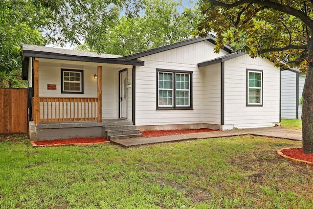 3624 Baylor St, Fort Worth, TX 76119 - ranch-style house featuring covered porch