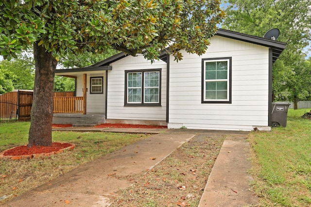 3624 Baylor St, Fort Worth, TX 76119 - bungalow with covered porch