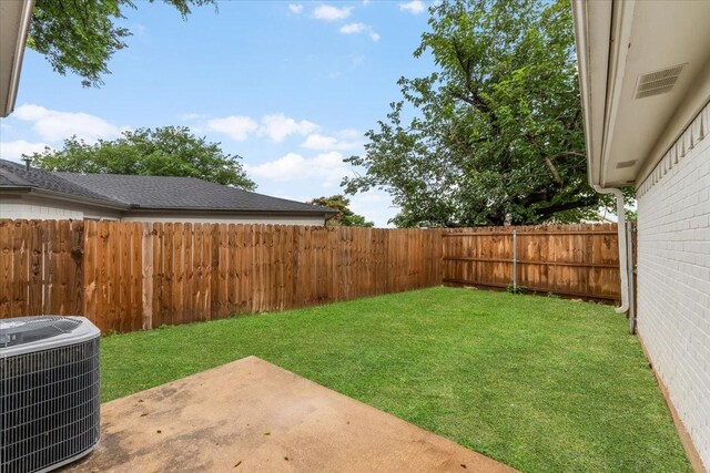 7302 Vista Cliff Dr, Fort Worth, TX 76179 - fenced backyard with a patio area