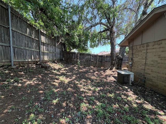 2209 Viewtop Ln Unit 2, Arlington, TX 76012 - view of fenced backyard