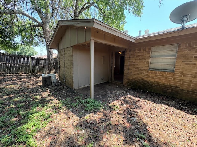 2209 Viewtop Ln Unit 2, Arlington, TX 76012 - property entrance featuring brick siding
