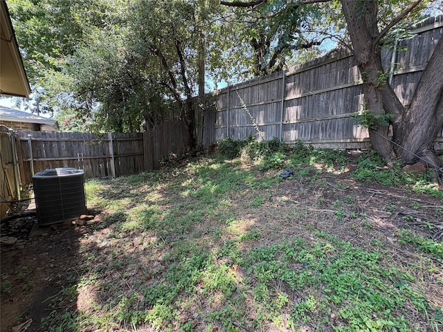2209 Viewtop Ln Unit 2, Arlington, TX 76012 - view of fenced backyard