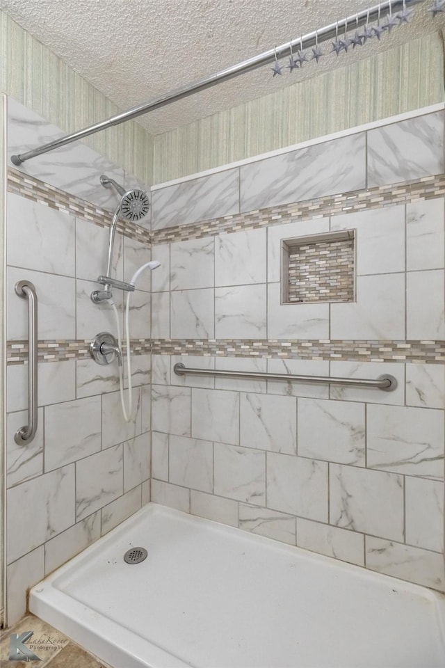 3826 Crest Way, Abilene, TX 79606 - full bathroom with tiled shower and a textured ceiling
