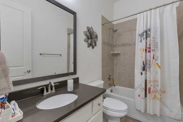 2464 Castle Ridge Dr, Richardson, TX 75080 - full bath with vanity and shower / tub combo with curtain