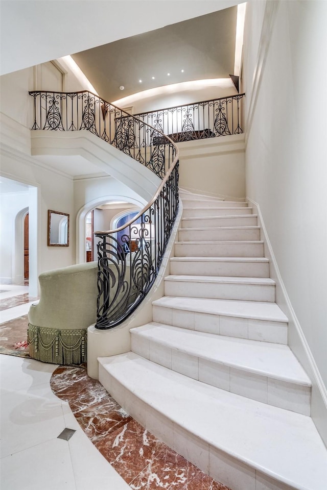 5800 Armstrong Pkwy, University Park, TX 75205 - staircase featuring arched walkways, a high ceiling, and recessed lighting