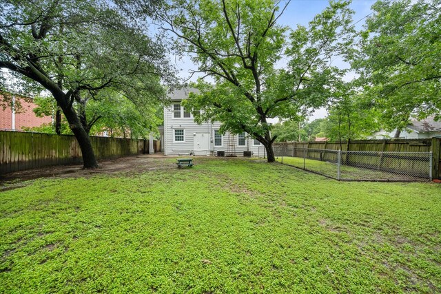 1301 W 2nd Ave, Corsicana, TX 75110 - view of fenced backyard