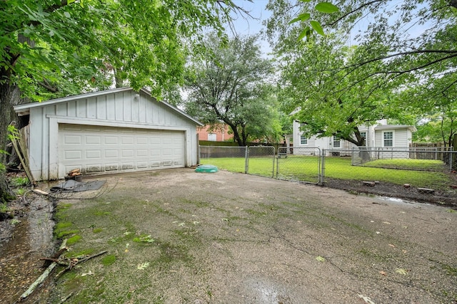 1301 W 2nd Ave, Corsicana, TX 75110 - view of detached garage