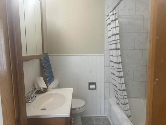 1402 Vine St, Bridgeport, TX 76426 - full bathroom with vanity, shower / bathtub combination with curtain, and wainscoting
