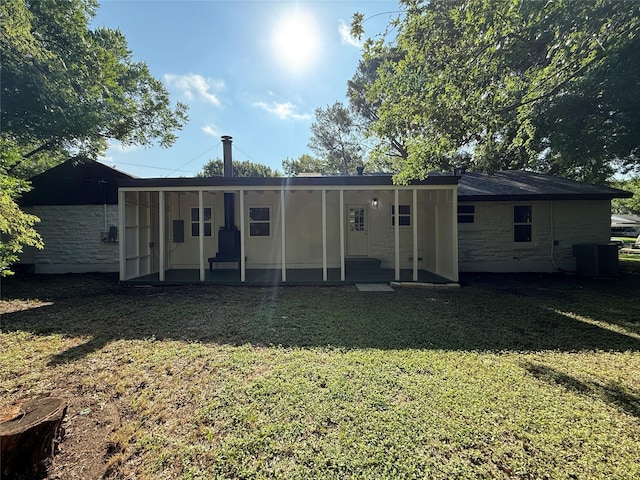 2849 Spruce Park Dr, Richland Hills, TX 76118 - back of property with a yard