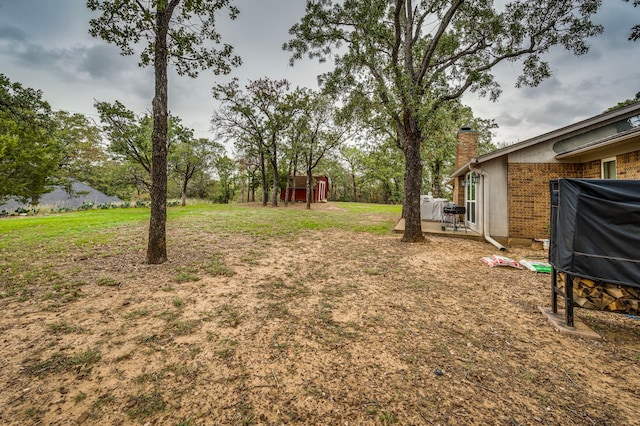211 Willow Creek Ct, Mansfield, TX 76063 - view of grassy yard featuring a shed