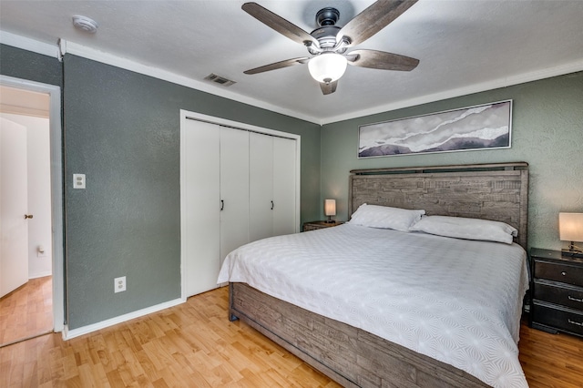 3412 Forest Creek Dr, Fort Worth, TX 76123 - bedroom with a textured wall, wood finished floors, a closet, ceiling fan, and ornamental molding