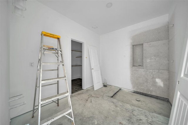 14017 Cimarron Dr, Balch Springs, TX 75180 - unfurnished bedroom featuring a spacious closet