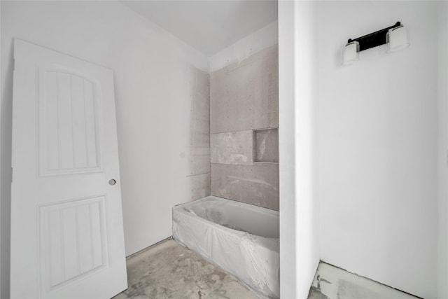 14017 Cimarron Dr, Balch Springs, TX 75180 - bathroom featuring a bath