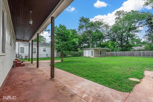 174 Carrollton Ave, Shreveport, LA 71105 - fenced backyard with a patio area and an outbuilding