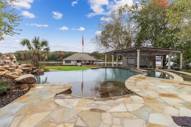 13735 Peninsula Rd, Whitehouse, TX 75791 - view of swimming pool featuring a pergola, a patio area, a pool with connected hot tub, and a lawn