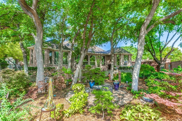 3506 Ash Cir, Richardson, TX 75082 - view of front of home with a sunroom
