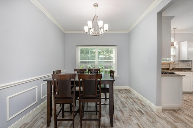 838 Bear Branch Ct, Rockwall, TX 75087 - dining room featuring a chandelier, light wood-style flooring, and crown molding