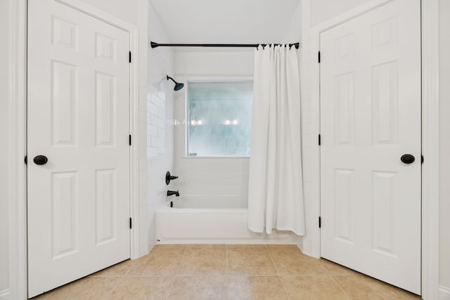 312 Bluffview Ct, Forney, TX 75126 - bathroom featuring shower / tub combo with curtain and tile patterned flooring