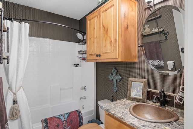 3901 Woodside Dr, Arlington, TX 76016 - full bath with shower / bath combination with curtain, vanity, and backsplash