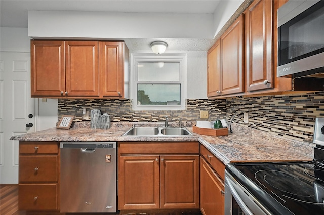 515 Signal Hill Ct S, Fort Worth, TX 76112 - kitchen featuring stainless steel appliances, decorative backsplash, and brown cabinetry