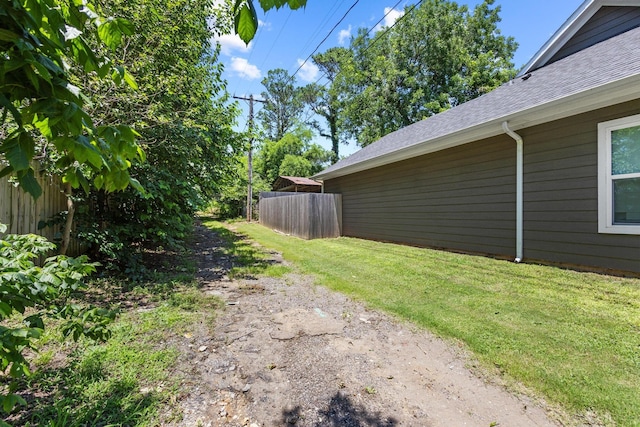 409 N Houston Ave, Denison, TX 75021 - view of yard featuring driveway