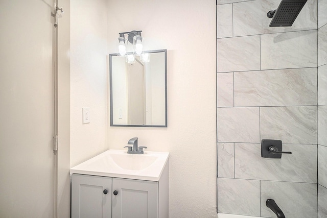 5525 Lester Granger Dr, Fort Worth, TX 76112 - bathroom with vanity and shower / bathtub combination