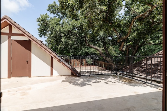 2304 Wakeforest Ct, Arlington, TX 76012 - view of patio featuring a gate