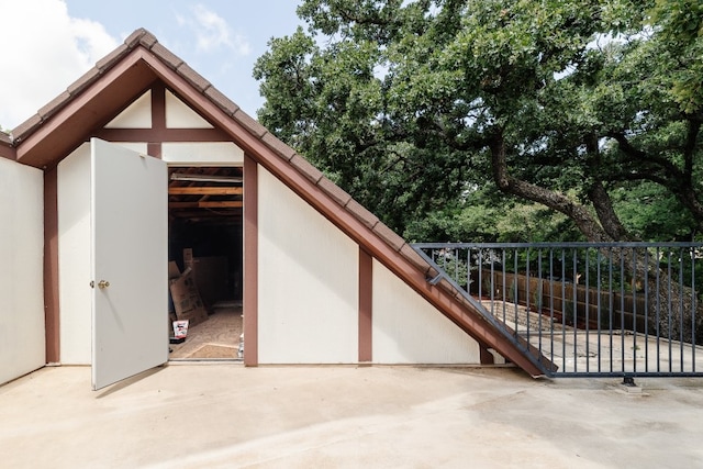 2304 Wakeforest Ct, Arlington, TX 76012 - view of patio / terrace