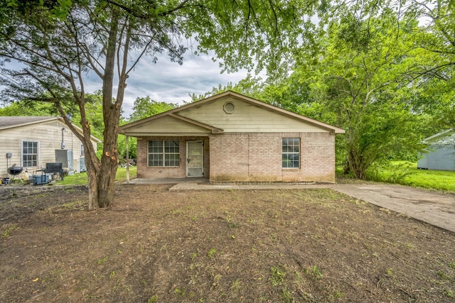 207 N 1st St, Crandall, TX 75114 - ranch-style house with brick siding