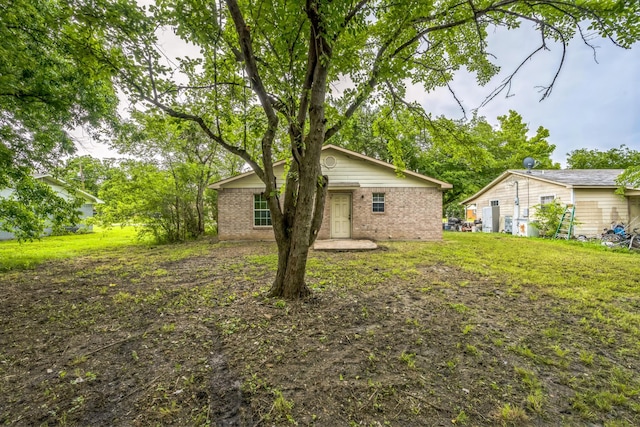 207 N 1st St, Crandall, TX 75114 - view of green lawn