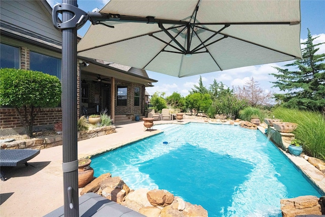 105 Lavender Pl, Mclendon Chisholm, TX 75032 - swimming pool featuring a ceiling fan and a patio area