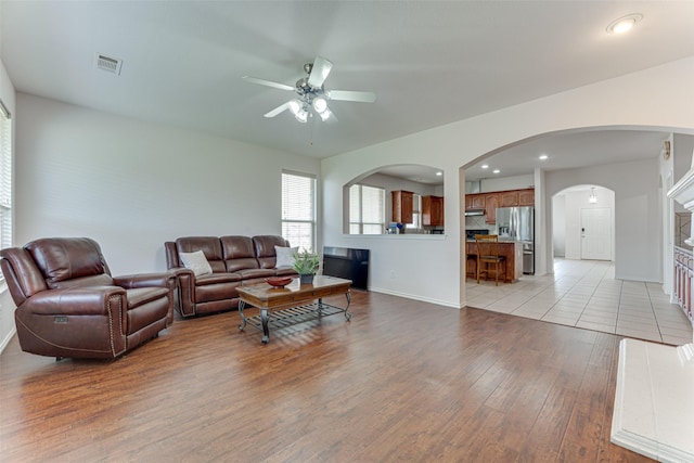 511 Poplar Vista Ln, Arlington, TX 76002 - living room with ceiling fan, arched walkways, light wood-style flooring, and recessed lighting