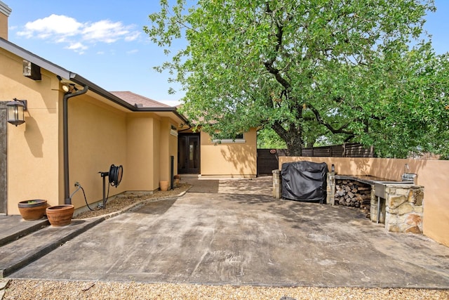 101 Goldfinch Ln, Weatherford, TX 76088 - view of patio / terrace featuring an outdoor kitchen
