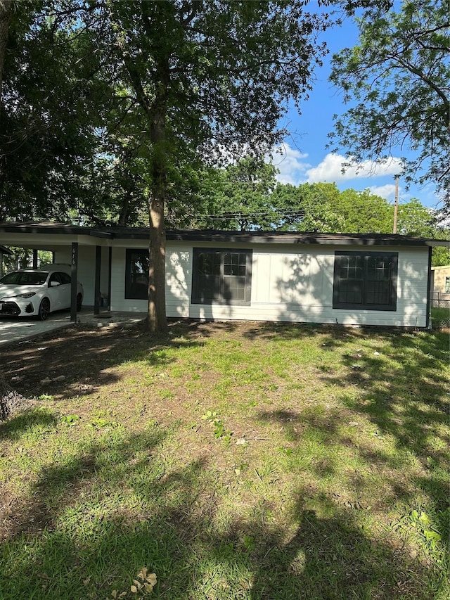 616 Leyenda Dr, Mesquite, TX 75149 - rear view of property with a lawn and an attached carport