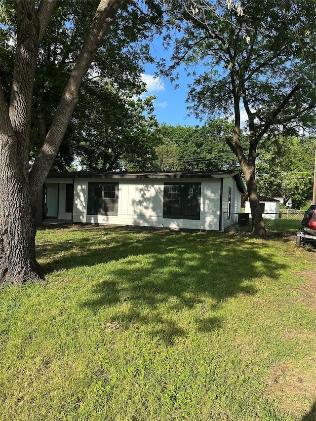 616 Leyenda Dr, Mesquite, TX 75149 - back of house with a lawn