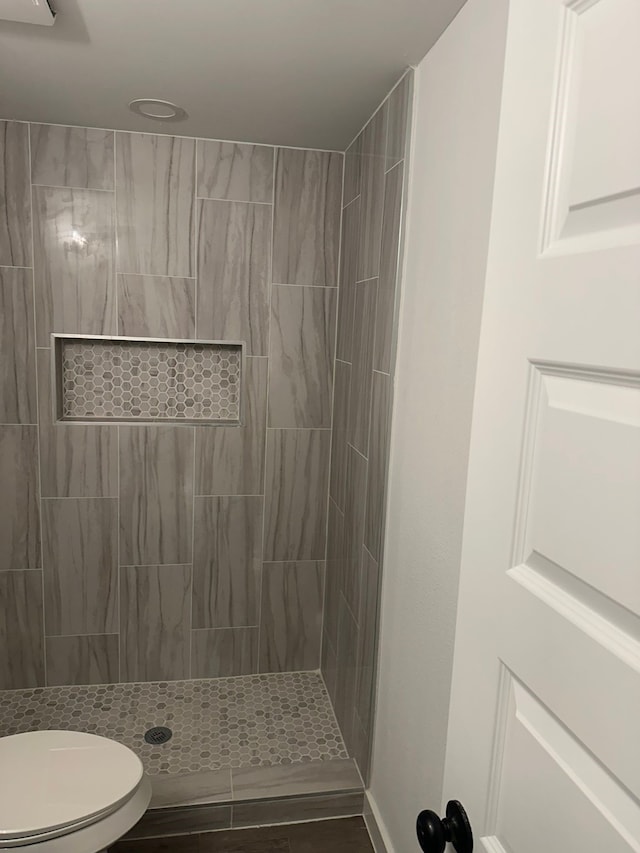 616 Leyenda Dr, Mesquite, TX 75149 - full bath with tiled shower and toilet