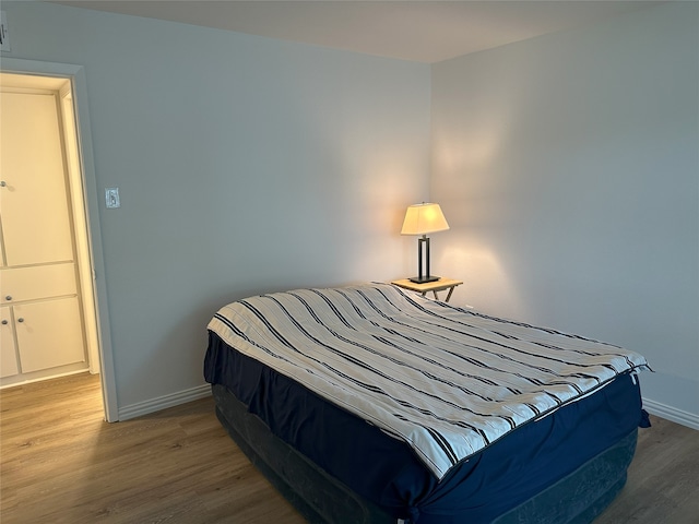 6036 Birchbrook Dr Unit 127, Dallas, TX 75206 - bedroom with wood finished floors and baseboards