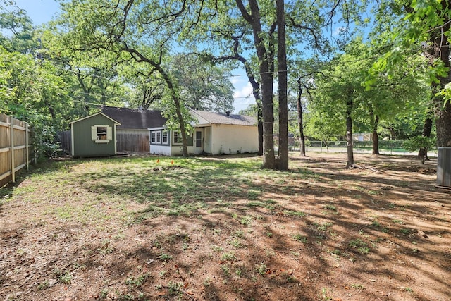 717 Thersa Dr, River Oaks, TX 76114 - fenced backyard with a shed