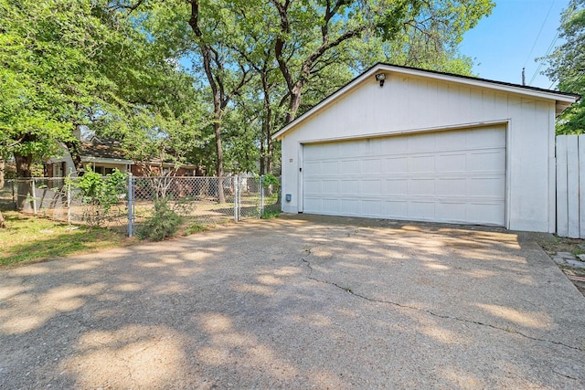 717 Thersa Dr, River Oaks, TX 76114 - view of detached garage