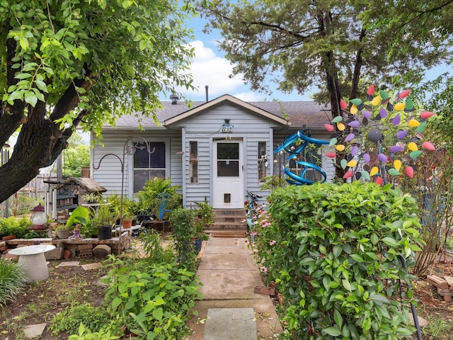 2232 E Kiest Blvd, Dallas, TX 75216 - bungalow-style home with a shingled roof