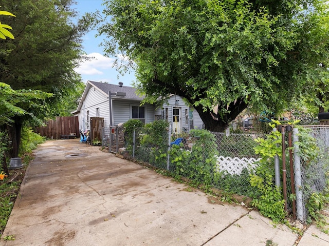 2232 E Kiest Blvd, Dallas, TX 75216 - view of front of home with driveway