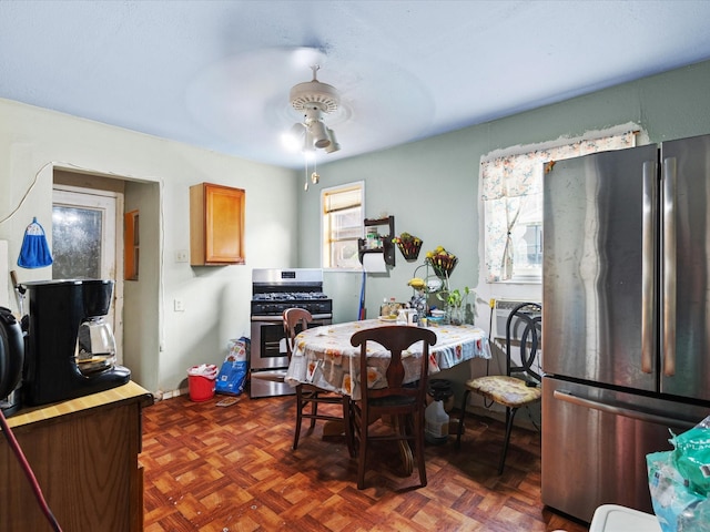 2232 E Kiest Blvd, Dallas, TX 75216 - dining area with ceiling fan