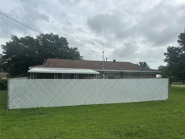 1916 11th St, Mineral Wells, TX 76067 - rear view of house featuring a yard
