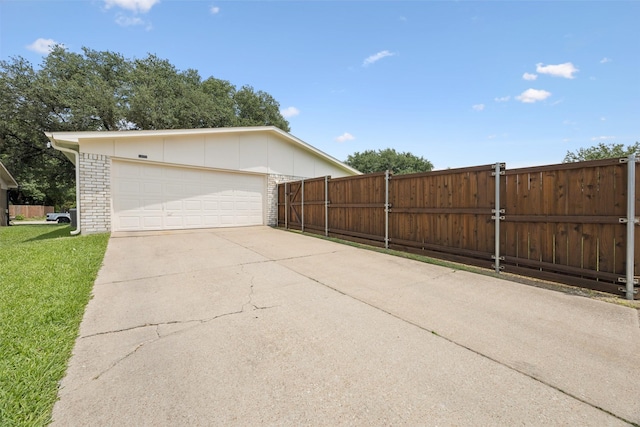 5109 Bartlett Dr, The Colony, TX 75056 - view of detached garage