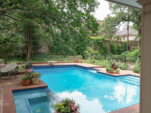 5906 Tiffany Ct, Arlington, TX 76016 - view of pool featuring a fenced backyard and an in-ground hot tub